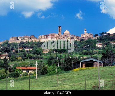 Die ummauerten Hügel-Stadt Volterra, Italien. Stockfoto