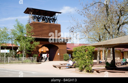 Taizé, Communauté de Taizé (Taizé Gemeinschaft), Glockentor von Außen Stockfoto