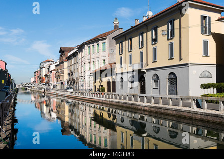 Der Naviglio Grande Canal in den frühen Morgenstunden, Mailand, Lombardei, Italien Stockfoto