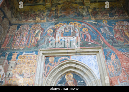 Bucovina Moldawien Rumänien Europa EU September wunderbar religiösen Gemälden an den Außenwänden von Moldovita Kloster 1532 Stockfoto