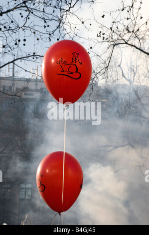 Chinesische Jahr der Ratte-Feierlichkeiten in London s Leicester Square Stockfoto