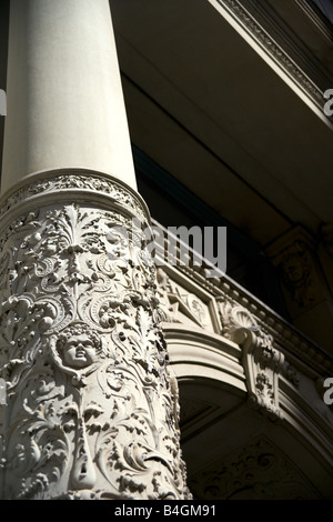 Eine reich verzierte Säule. Stockfoto