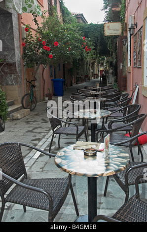 Tische und Stühle im Freien Kaffee legen alte Stadt-Kreta Rethymnon September 2008 Stockfoto