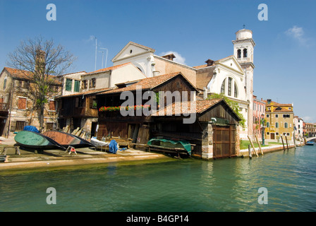 Gondel-Werkstatt auf den Kanälen von Venedig Italien Stockfoto