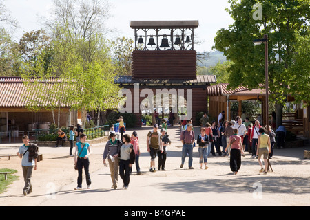 Taizé, Communauté de Taizé (Taizé Gemeinschaft), Glockentor von Innen Stockfoto