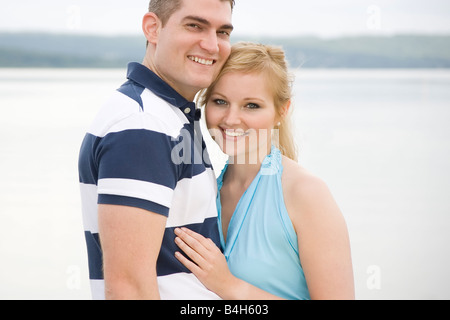 Porträt eines jungen Paares lächelnd Stockfoto