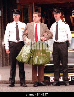 Rowan Atkinson Schauspieler als Mr. Bean Dreharbeiten bei Harrods Stockfoto