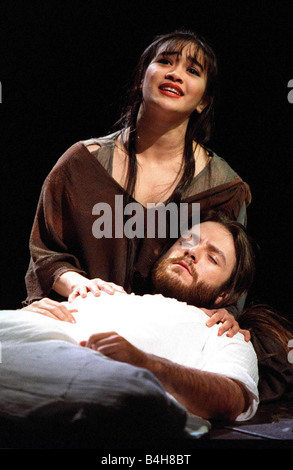 Steve Balsamo Actor als Jesus und Joanna Ampil als Maria Magdalena in Jesus Christ Superstar am Lyceum Theatre Stockfoto