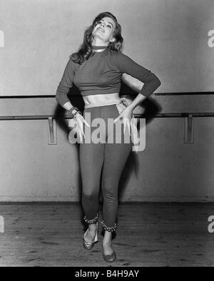 Schauspielerin Anita Ekberg 1955 tanzen Stockfoto