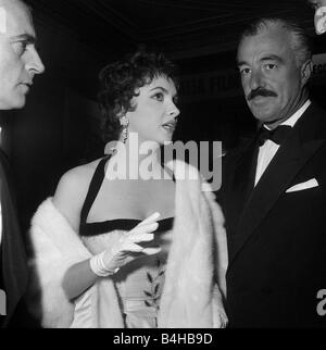 Italienischen Film-Stars Gina Lollobrigida und Vittorio De Sica bei der Eröffnung Premiere des italienischen Film Festival am Tivoli Theatre London Oktober 1954 Stockfoto