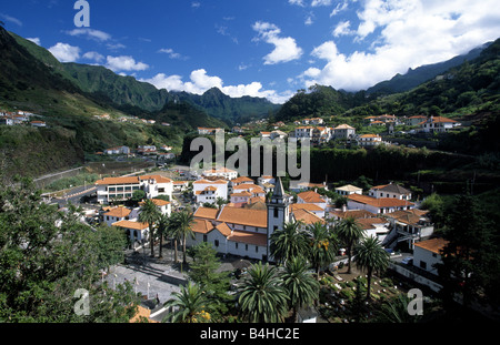 Gebäude in der Stadt, Sao Vicente, Madeira, Portugal Stockfoto