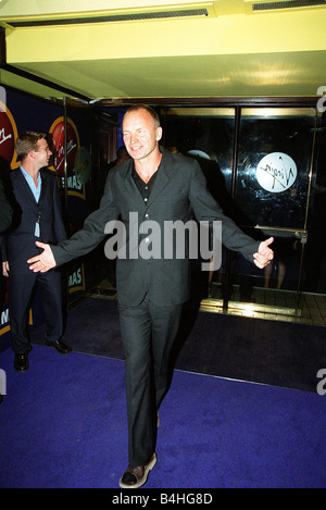 Stechen Sie Sänger Schauspieler August 98 ankommen für die Premiere von Lock Stock und Two Smoking Barrels in dem er Sterne mit Fußballer Vinnie Jones Stockfoto