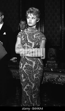 Schauspielerin Brigitte Bardot im Reich Kino am Leicester Square für Proben von Royal Command Performance Oktober 1956 Stockfoto