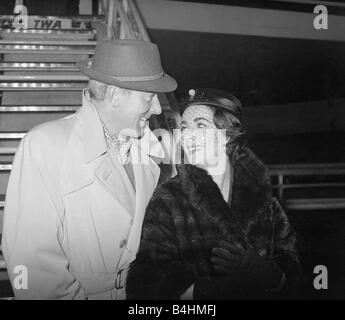 Schauspielerin Elizabeth Taylor mit Ehemann Michael Wilding November 1955 LFEY003 Dame Elizabeth Taylor Collection Stockfoto