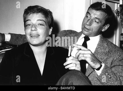 Yves Montand April 1982 mit seiner Frau von 21 Jahren ...