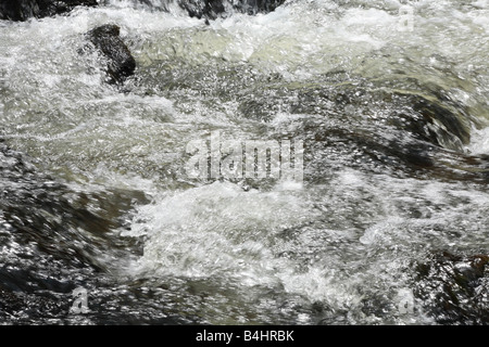 Wasserfälle am Fluss Marteg. Gilfach Farm Nature Reserve ein Radnorshire Wildlife Trust reservieren in der Nähe von Rhayader, Powys, Wales Stockfoto