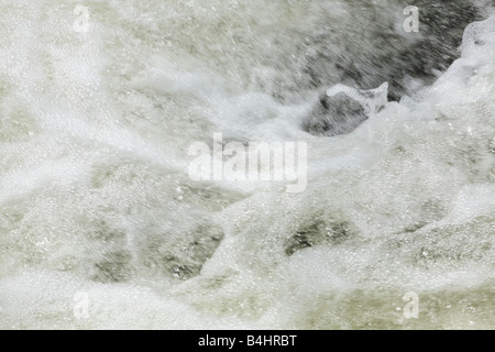 Wasserfälle am Fluss Marteg. Gilfach Farm Nature Reserve ein Radnorshire Wildlife Trust reservieren in der Nähe von Rhayader, Powys, Wales Stockfoto