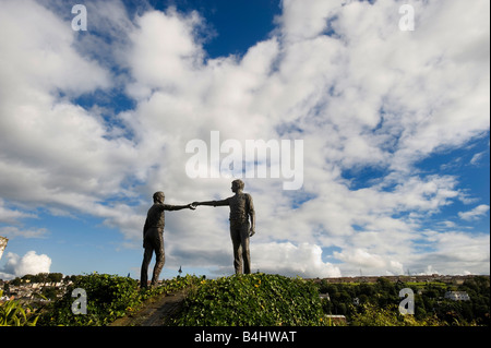 Hände über die Kluft-Derry-Nordirland Stockfoto