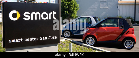 Intelligente Autos zum Verkauf auf Smart-Center in San Jose Kalifornien USA Stockfoto