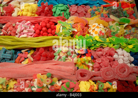 Süßigkeiten in La Boqueria-Markt in Barcelona, Spanien Stockfoto