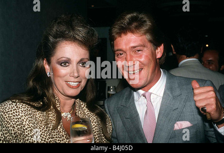 Jackie Collins Autor mit Schauspieler Anthony Andrews bei der Vorstellung von ihr neues Buch Glück September 1985 Dbase MSI Stockfoto