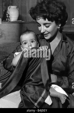Elizabeth Taylor Actress mit ihrem Baby Sohn Michael September 1953 Stockfoto