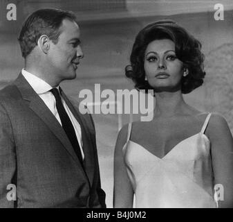 Marlon Brando April 1966 Schauspieler mit der Schauspielerin Sophia Loren am Set Dreharbeiten eine Gräfin von Hong Kong in den Pinewood Studios Stockfoto