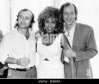 Phil Collins Singer Songwriter Schauspieler Rock-Gruppe Genesis mit Tina Turner Mark Knopfler nach einem all-star Mittagessen mit Prinzessin Michael von Kent als Gast der Ehre Juli 1986 Dbase msi Stockfoto