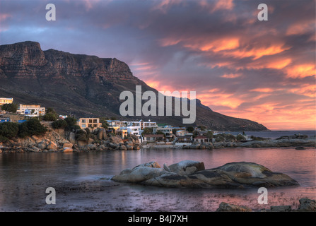 Sonnenuntergang über Camps Bay Kapstadt Südafrika Stockfoto