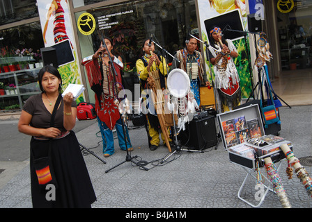 traditionelle Musik von native lateinamerikanische Band am Braderie von Lille Frankreich Stockfoto