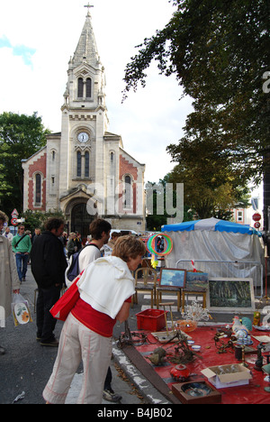 gemischte Sammlung von Krimskrams am Place du Temple Lille Braderie France Stockfoto