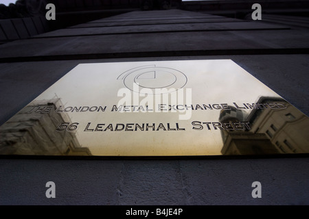 LME London Metal exchange der Londoner City, Typenschild an Eingangstür Leadenhall Street, London, UK Stockfoto