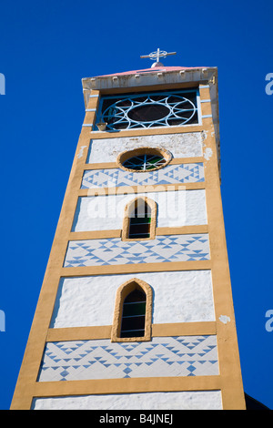 Argentinien die Seenplatte Junín De Los Andes Kirche Turm vor blauem Himmel in Junín De Los Andes Stockfoto