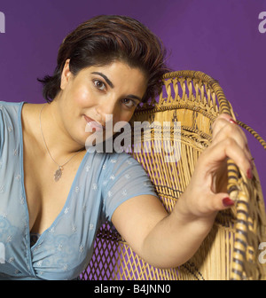 Mina Anwar Juni 2002 Schauspielerin Entertainment Portrait lächelnd Studio Pix Fernsehen Schauspielerinnen der 2000er Jahre Stockfoto