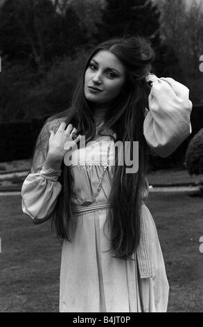 Jane Seymour April 1973 Schauspielerin abgebildet in den Pinewood Studios Stockfoto