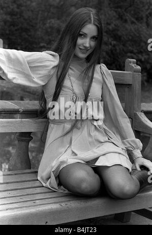 Jane Seymour April 1973 Schauspielerin abgebildet in den Pinewood Studios Stockfoto