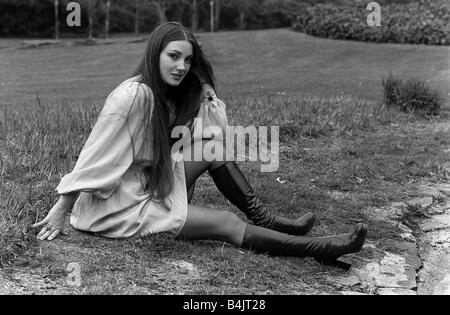 Jane Seymour April 1973 Schauspielerin abgebildet in den Pinewood Studios Stockfoto