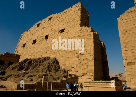 Die ersten Pylon, Karnak Temple Complex, UNESCO-Weltkulturerbe, Luxor, Ägypten Stockfoto