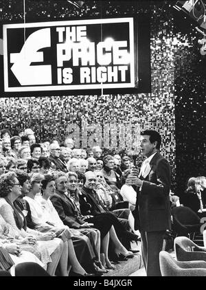 Leslie Crowther Schauspieler und TV-Moderatorin, die Gastgeber der Spiel-Show The Price richtige März is 1984 Dbase Stockfoto