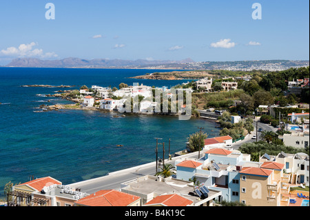 Blick über das Resort von Nea Kydonia Blick in Richtung Chania, Kreta, Griechenland Stockfoto