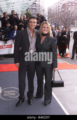 Der Spiegel Pride Of Britain Awards ankommen März 2002 The Hilton Hotel London Coronation Street-Stars Sally Lindsay Shelley und Chris Bisson Vikram für die Pride of Britain Awards Stockfoto