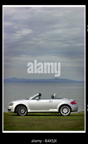 AUDI TT ROADSTER Coupé April 2001 Straße aufnehmen ergänzen open Top Cabrio Sportwagen Stockfoto