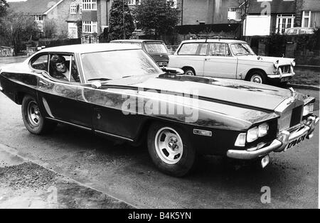 John Dodd in Auto mit Rolls-Royce Merlin-Motor im Jahre 1973 Stockfoto