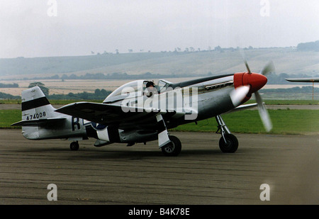 Air Flugzeuge North American P51 Mustang Jagdflugzeug aus den USA, wurde während des 2. Weltkrieges entwickelt und ist heute in Privatbesitz, und Alarmkontakt auf Air Shows Stockfoto