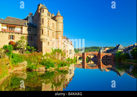 Viele River Chateau de Roquelaure Espalion Occitaine Aveyron Frankreich Stockfoto