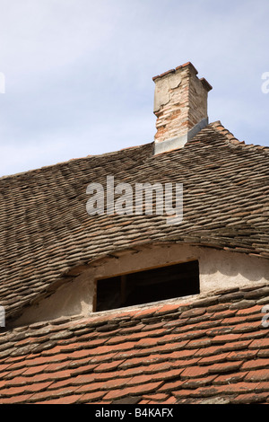 Hermannstadt Siebenbürgen Rumänien Europa Augen Sibiu auf Ziegeldach des alten historischen Gebäude mit Auge Fenster Stockfoto