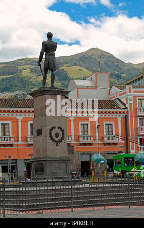 Plaza de Santo Domingo, Quito, Ecuador. Statue zu Feld Marschall Antonio José de Sucre Stockfoto