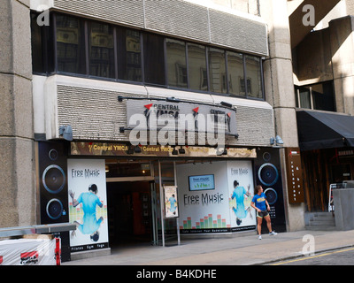 Haupteingang zum zentralen YMCA 112 Great Russell Street London, Vereinigtes Königreich WC1B 3NQ Stockfoto