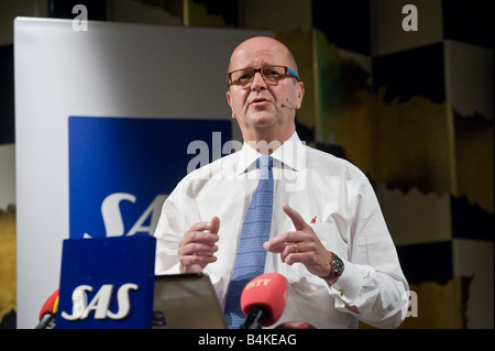 CEO Mats Jansson bei Pressekonferenz Kommentare über den Jahresbericht der Fluggesellschaft SAS Stockfoto