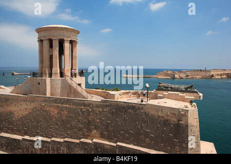 Belagerung von Bell und dem zweiten Weltkrieg-Denkmal, Grand Harbour, Malta Stockfoto